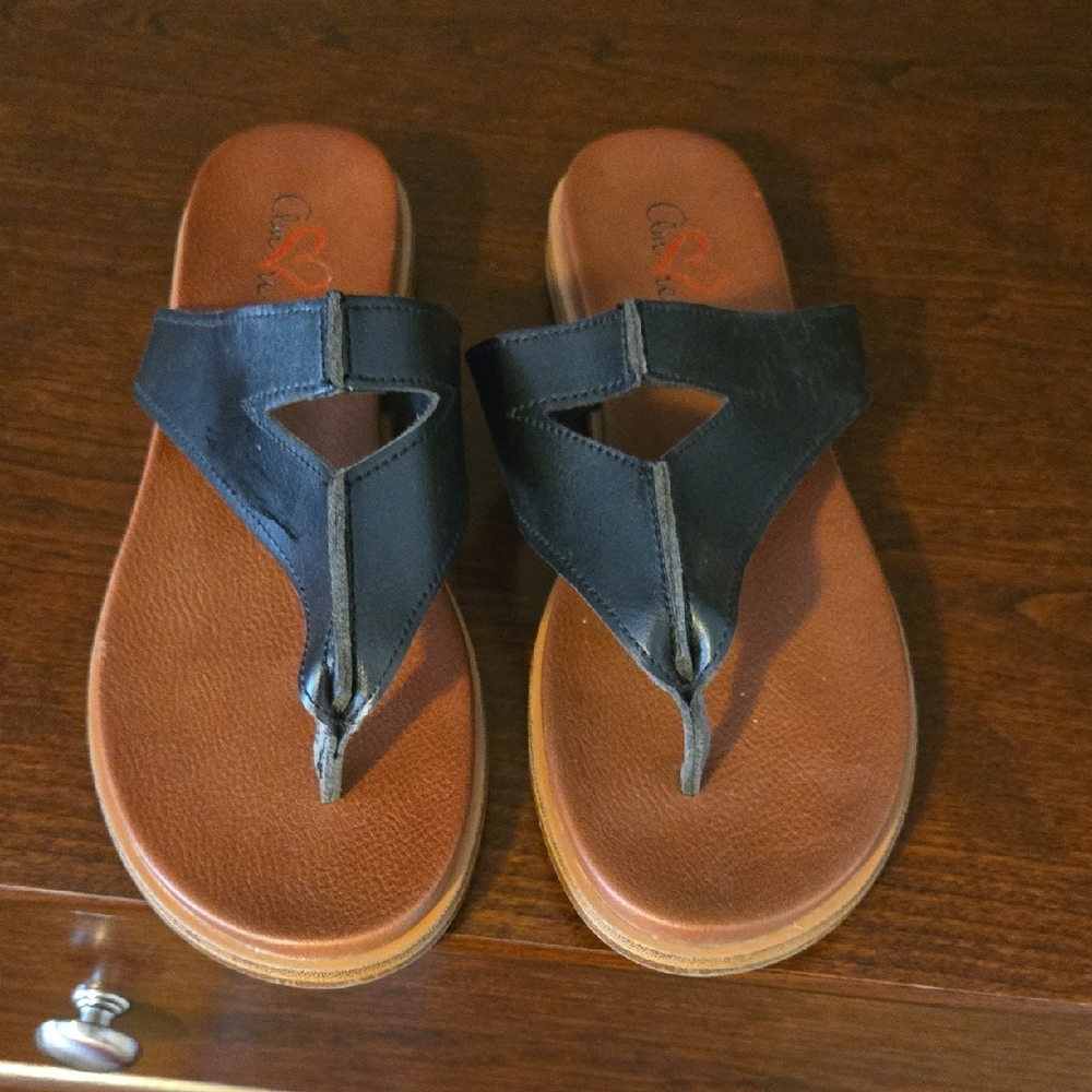 Amore Women's Black T-Strap Leather Thong Sandals Size 9